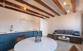AS Deluxe Apartments